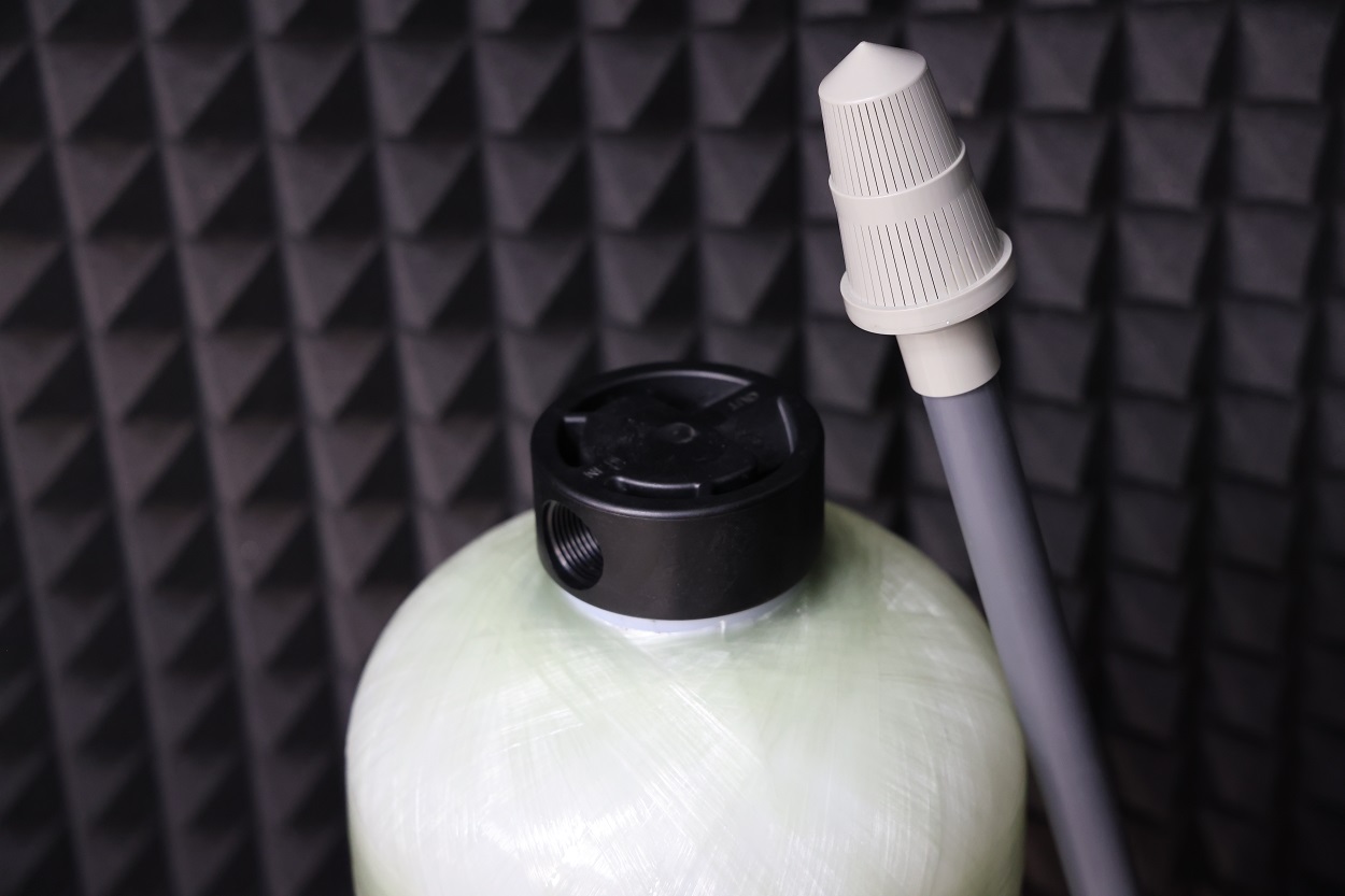 Фильтр смешанного действия деионизирует воду 1035