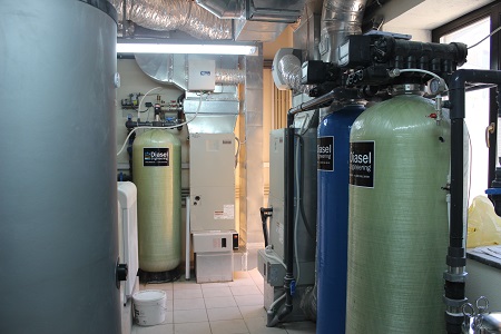 Из-за чего в скважине идет ржавая вода