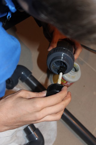 Клейка труб из пвх