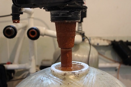 Опасна ли вода с железом